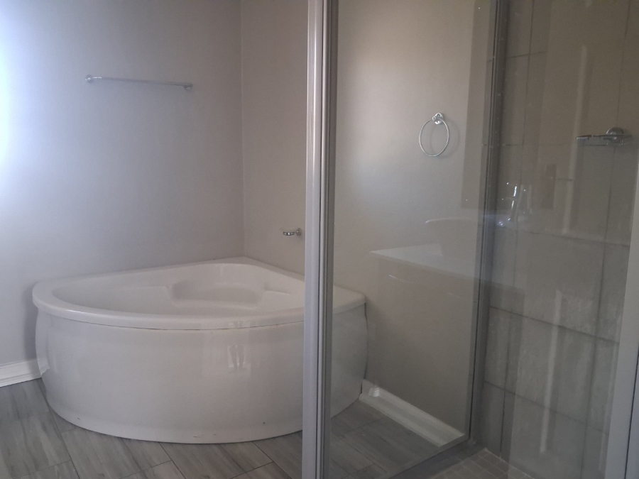 To Let 3 Bedroom Property for Rent in Hillside Free State